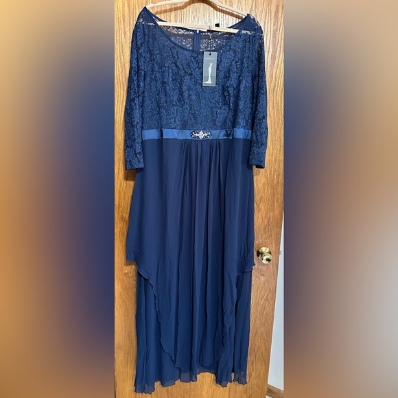 Mother of the Groom Navy Blue Plus Size - Picture 1 of 2
